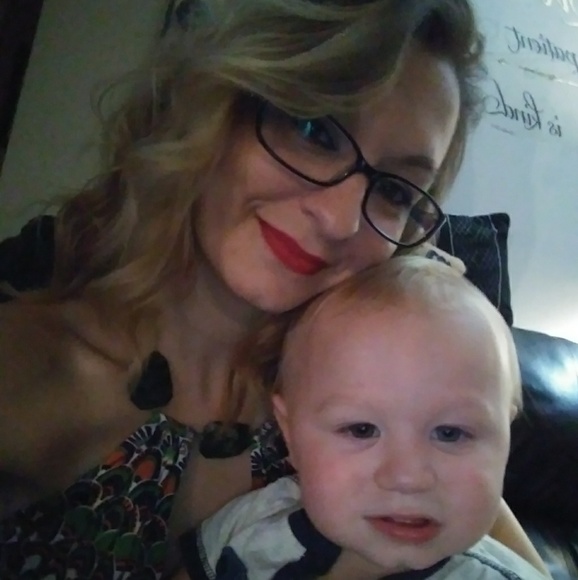 ⭐Meet your posher!⭐ Hi!!!⭐ - Picture 2 of 8